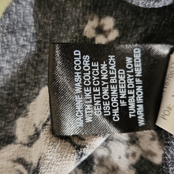 Torrid Black Floral Print Baby Doll Surplice Short Sleeve Women's Top Size 1 - Picture 15 of 15